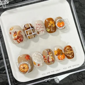 10 Pieces Thanksgiving Press on Nails Short Maple Leaf, Squirrel and Pumpkin Design